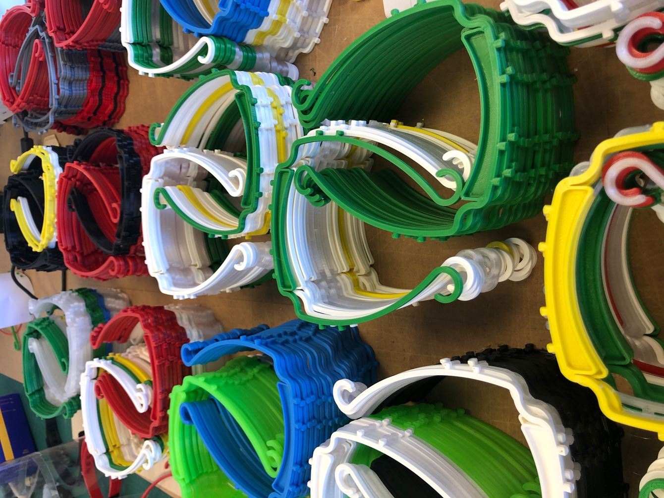 Färgstarka modeller som har skrivits ut av en 3D-print